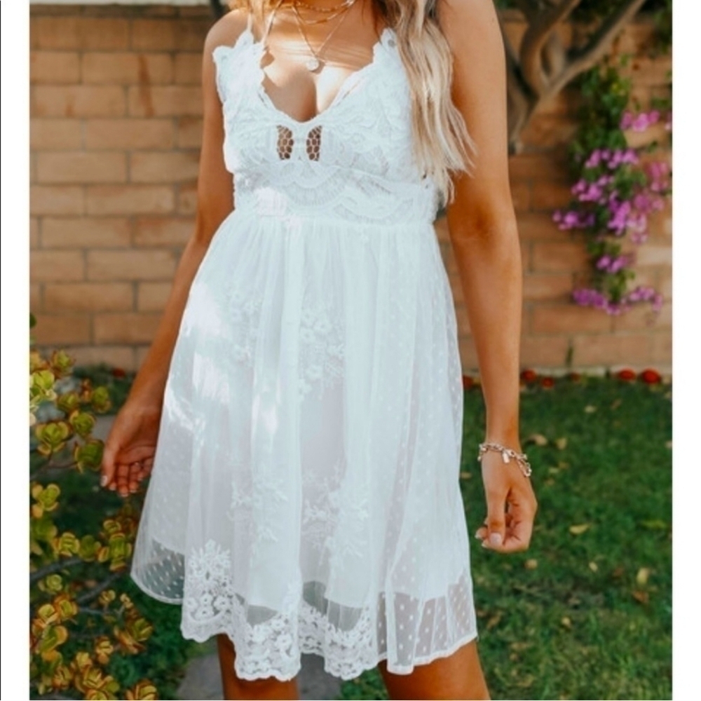 MAGNOLIA BOUTIQUE CROCHET LACE BUST FLORAL MINI DRESS IN WHITE